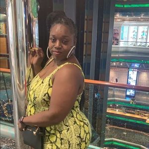 Meet your Posher, Ebony